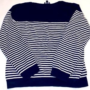 White and navy blue chic sweater